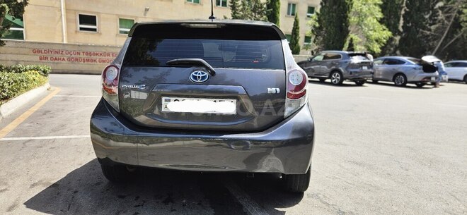 Toyota Prius C 2012, 321,900 km - 1.5 l - Bakı