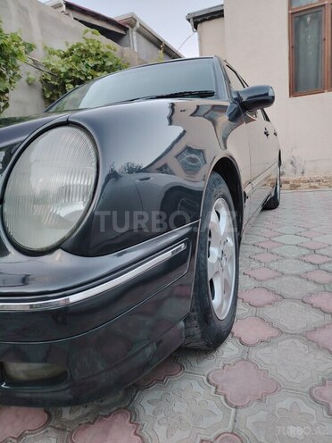 Mercedes E 220 2000, 356,000 km - 2.2 l - Bakı