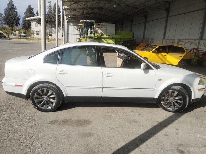 Volkswagen Passat 2002, 295,947 km - 1.8 l - Tovuz