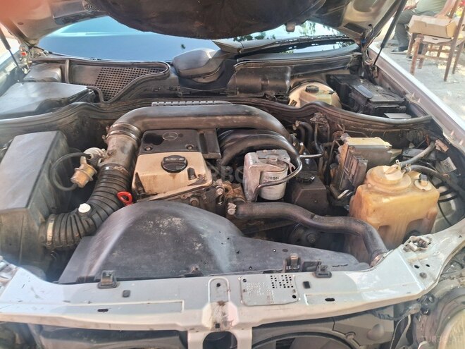 Mercedes E 220 1997, 355,000 km - 2.2 l - Bakı