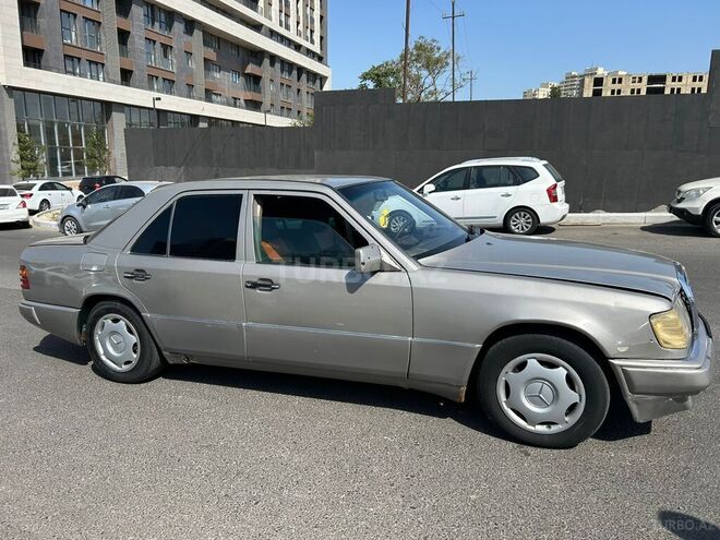 Mercedes E 250 1992, 388,888 km - 2.5 л - Bakı