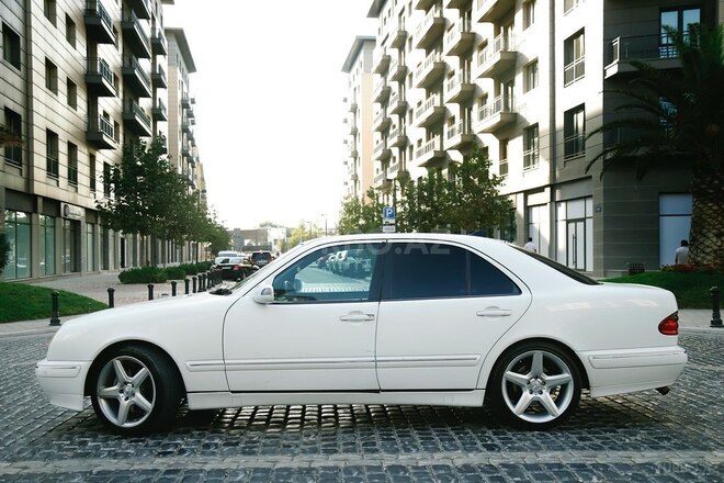 Mercedes E 280 2000, 299,000 km - 2.8 л - Bakı