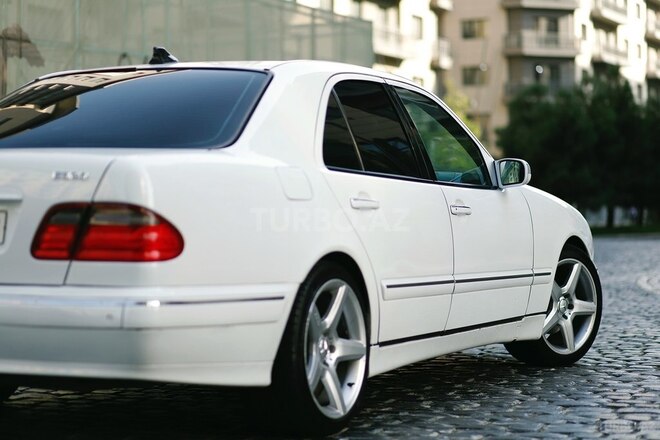 Mercedes E 280 2000, 299,000 km - 2.8 л - Bakı