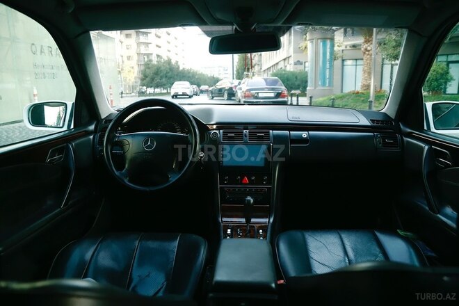 Mercedes E 280 2000, 299,000 km - 2.8 л - Bakı