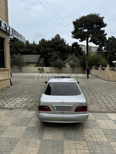 Mercedes E 270 2002, 452,400 km - 2.7 l - Bakı