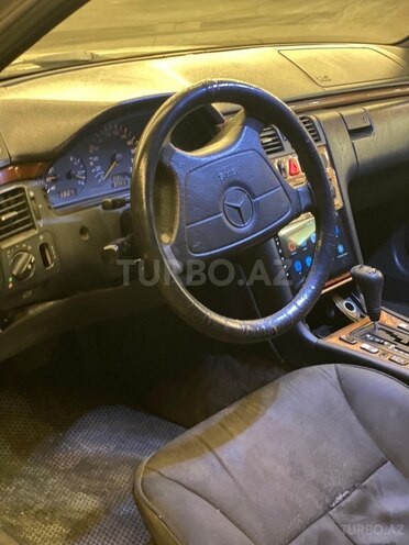 Mercedes E 220 1998, 350,000 km - 2.2 l - Bakı