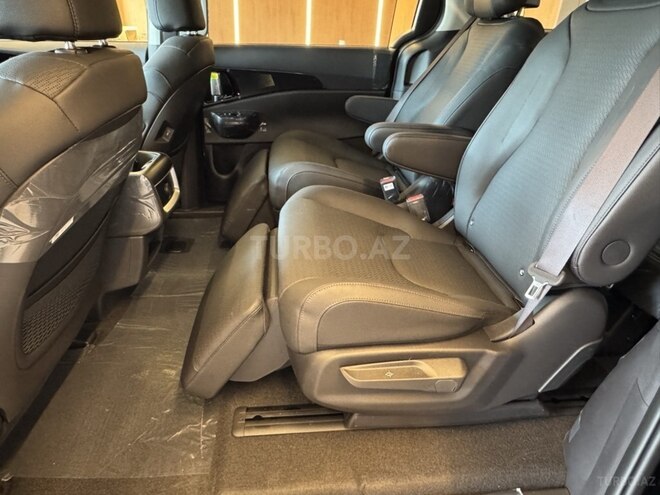 Kia Carnival-11