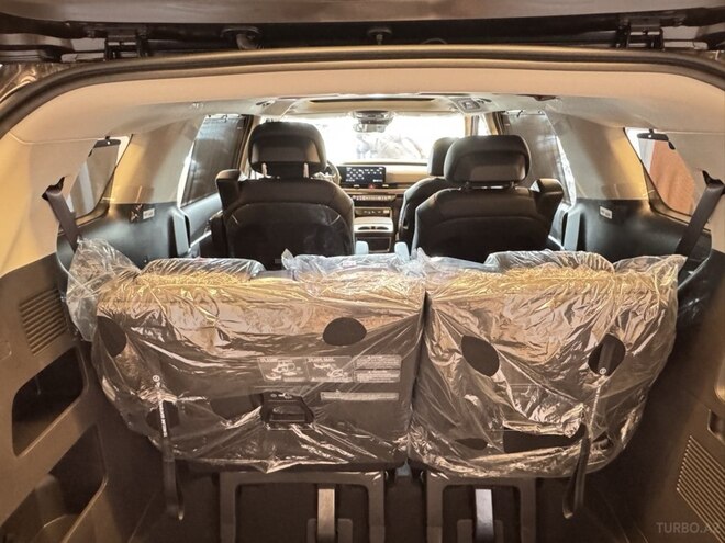 Kia Carnival-13