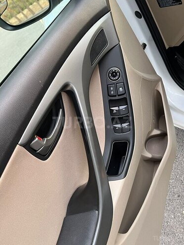 Hyundai Elantra 2015, 215,879 km - 1.8 l - Bakı