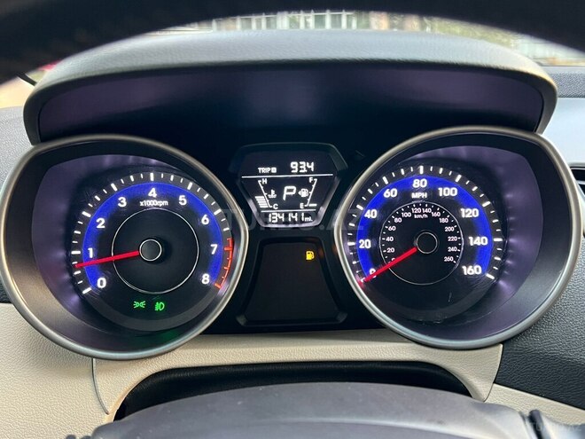Hyundai Elantra 2015, 215,879 km - 1.8 l - Bakı