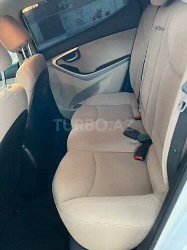 Hyundai Elantra 2015, 215,879 km - 1.8 l - Bakı