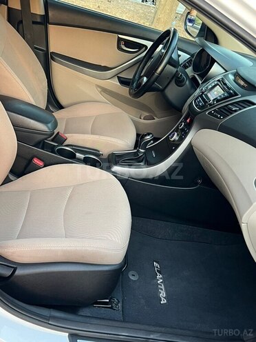 Hyundai Elantra 2015, 215,879 km - 1.8 l - Bakı