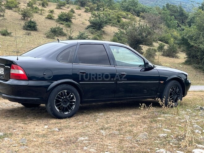Opel Vectra 1998, 357,000 km - 1.8 l - Qusar