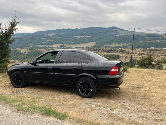 Opel Vectra 1998, 357,000 km - 1.8 l - Qusar