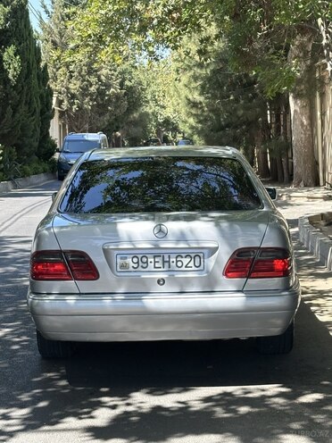 Mercedes E 240 1999, 237,000 km - 2.4 l - Bakı