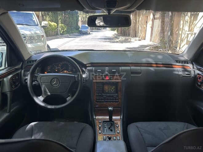 Mercedes E 240 1999, 237,000 km - 2.4 l - Bakı