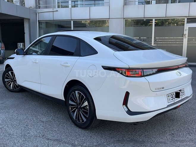 Changan Qiyuan A05 2024, 6,000 km - 1.5 л - Bakı