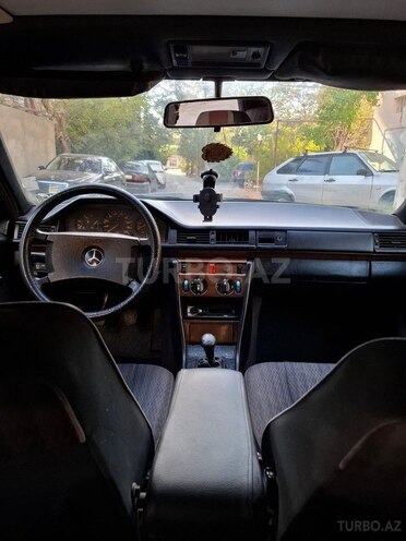 Mercedes E 250 1990, 328,000 km - 2.5 l - Bakı