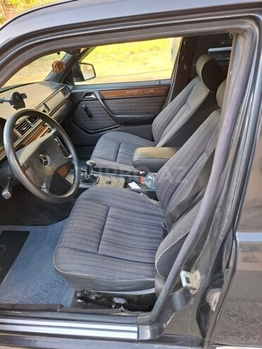 Mercedes E 250 1990, 328,000 km - 2.5 l - Bakı