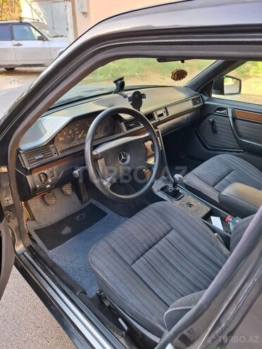 Mercedes E 250 1990, 328,000 km - 2.5 l - Bakı