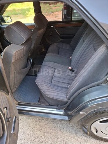 Mercedes E 250 1990, 328,000 km - 2.5 l - Bakı