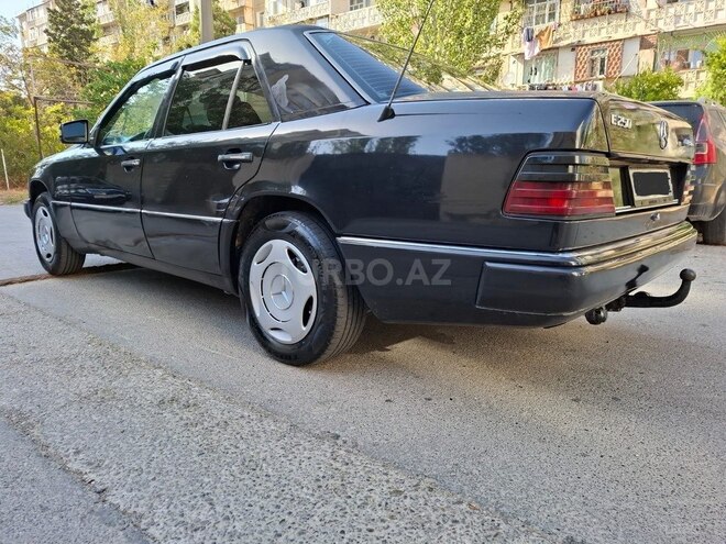 Mercedes E 250 1990, 328,000 km - 2.5 l - Bakı