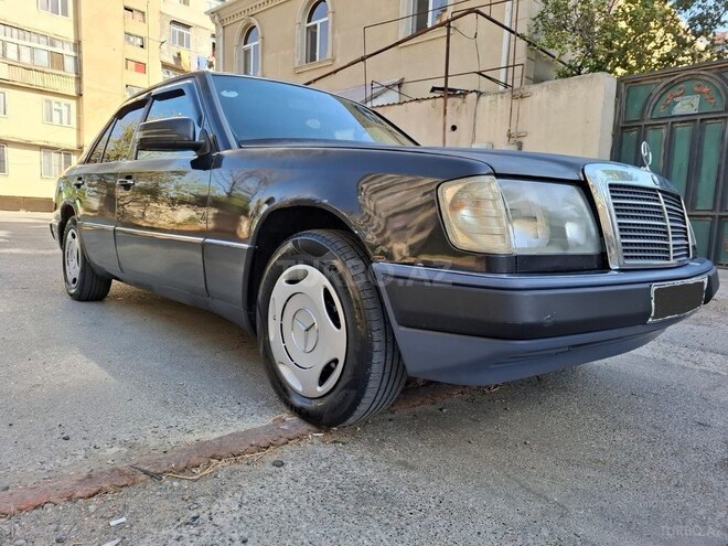 Mercedes E 250 1990, 328,000 km - 2.5 l - Bakı