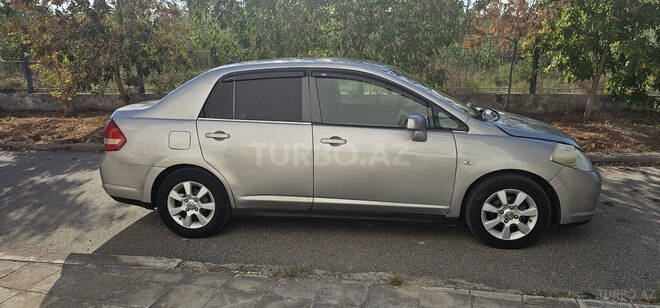 Nissan Tiida 2006, 330,000 km - 1.6 л - Bakı
