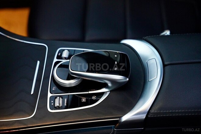 Mercedes GLC 300 4MATIC 2019, 72,865 km - 2.0 l - Bakı