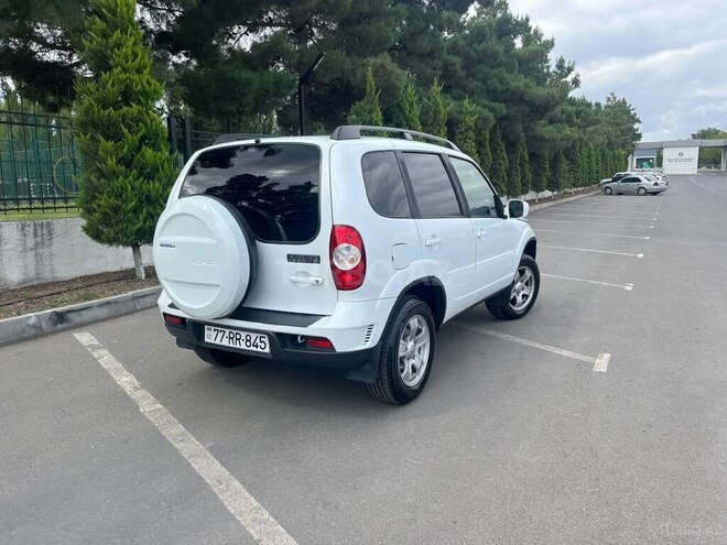 Chevrolet Niva 2011, 147,594 km - 1.7 l - Salyan