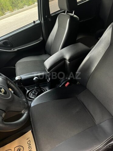 Chevrolet Niva 2011, 147,594 km - 1.7 l - Salyan