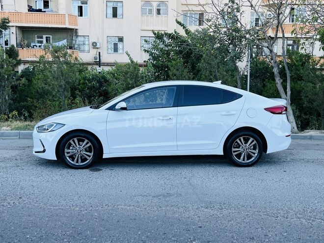 Hyundai Avante 2015, 199,999 km - 1.6 л - Bakı