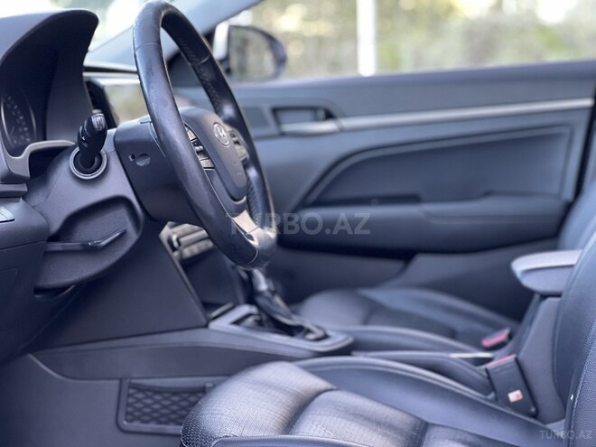 Hyundai Avante 2015, 199,999 km - 1.6 л - Bakı