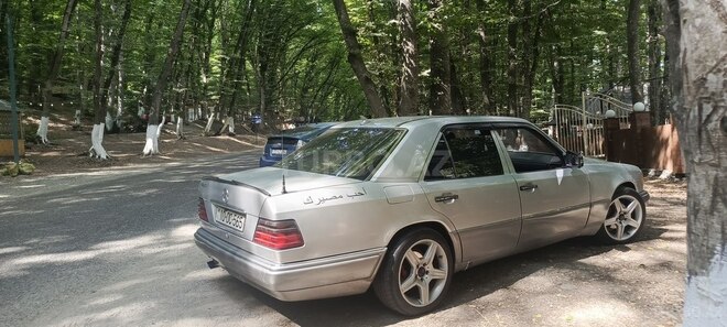 Mercedes E 220 1994, 497,000 km - 2.2 l - Bakı