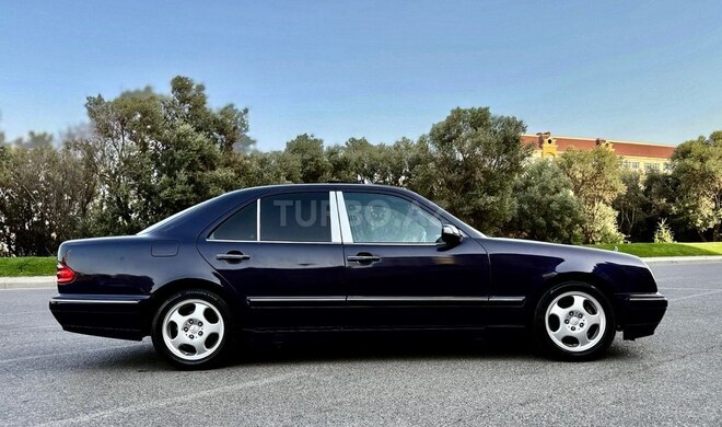 Mercedes E 240 1999, 285,000 km - 2.4 l - Bakı