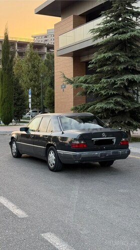 Mercedes E 220 1995, 407,000 km - 2.2 l - Bakı
