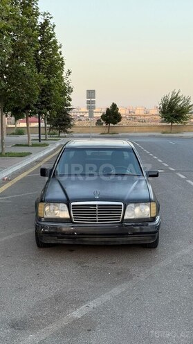 Mercedes E 220 1995, 407,000 km - 2.2 l - Bakı
