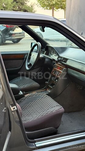 Mercedes E 220 1995, 407,000 km - 2.2 l - Bakı