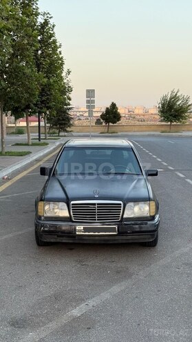 Mercedes E 220 1995, 407,000 km - 2.2 l - Bakı