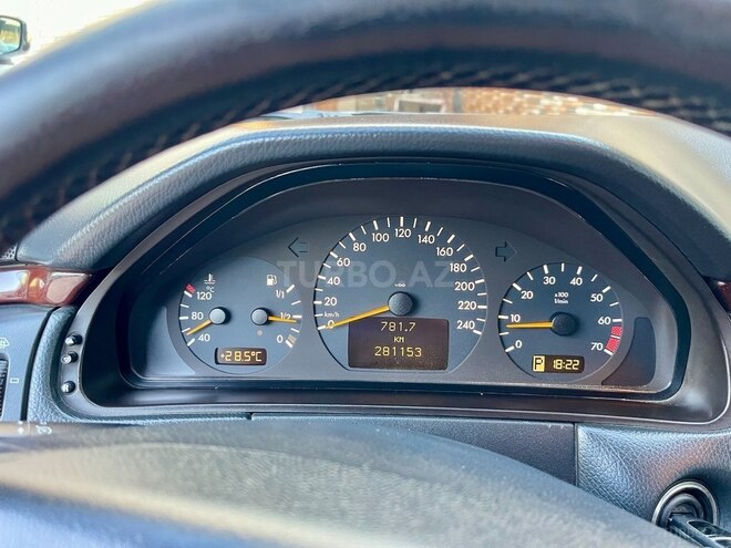 Mercedes E 240 1999, 281,000 km - 2.4 l - Bakı