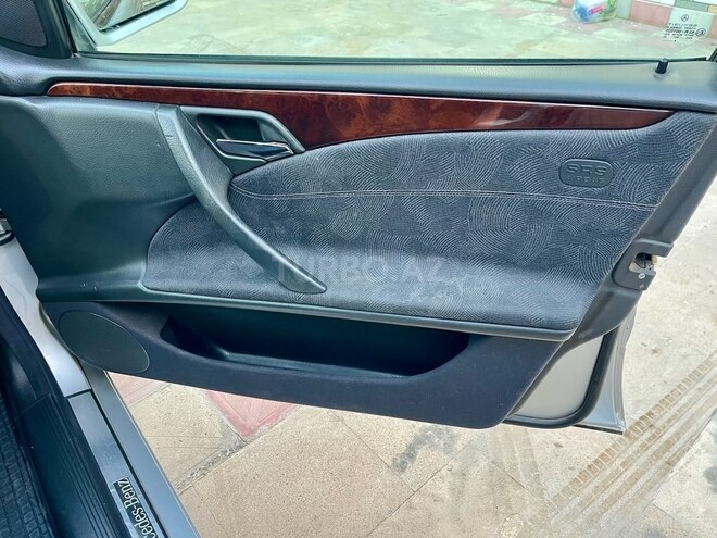 Mercedes E 240 1999, 281,000 km - 2.4 l - Bakı
