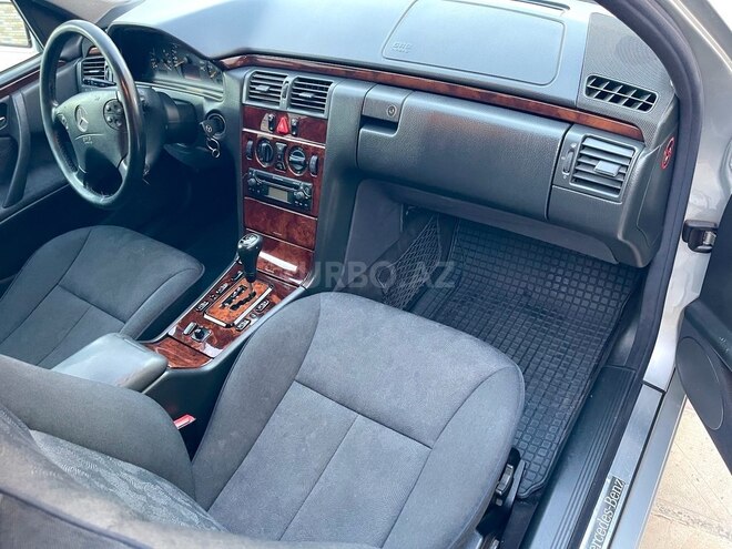 Mercedes E 240 1999, 281,000 km - 2.4 l - Bakı