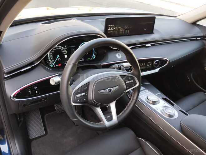 Genesis GV70-11