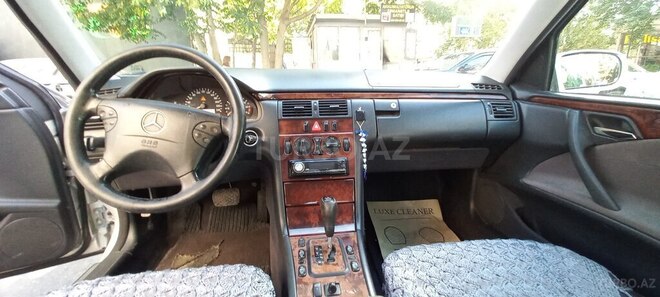 Mercedes E 240 2000, 323,000 km - 2.6 l - Bakı