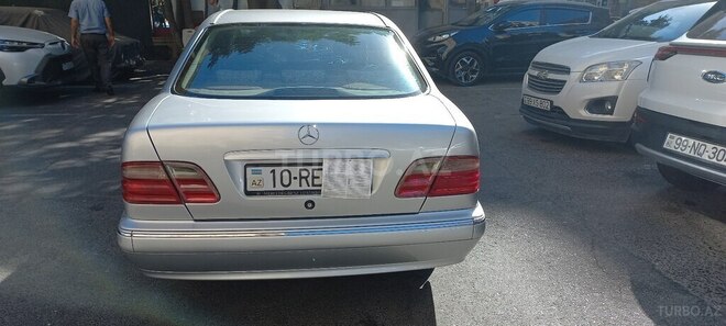 Mercedes E 240 2000, 323,000 km - 2.6 l - Bakı