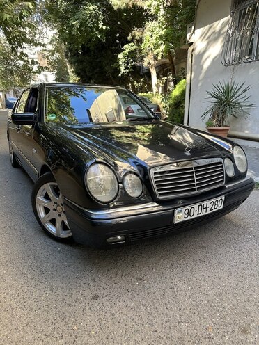 Mercedes E 240 1999, 290,000 km - 2.6 l - Bakı