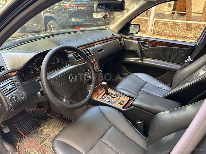 Mercedes E 240 1999, 290,000 km - 2.6 l - Bakı