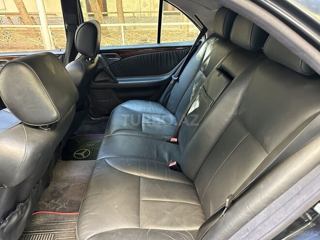 Mercedes E 240 1999, 290,000 km - 2.6 l - Bakı