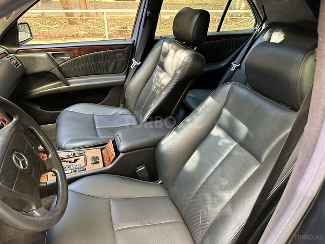 Mercedes E 240 1999, 290,000 km - 2.6 l - Bakı