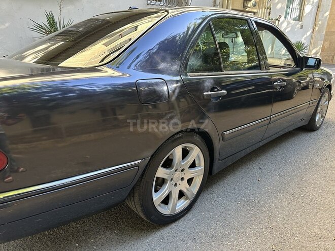 Mercedes E 240 1999, 290,000 km - 2.6 l - Bakı